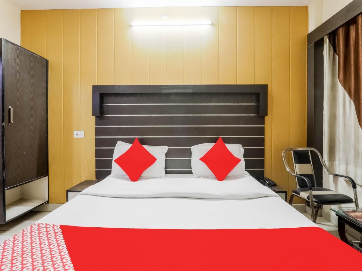 Oyo 79765 Hotel Samrat Lucknow Eksteriør bilde