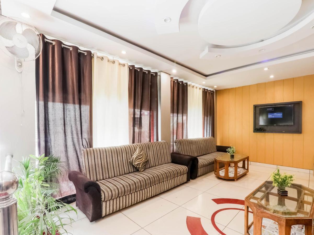 Oyo 79765 Hotel Samrat Lucknow Eksteriør bilde