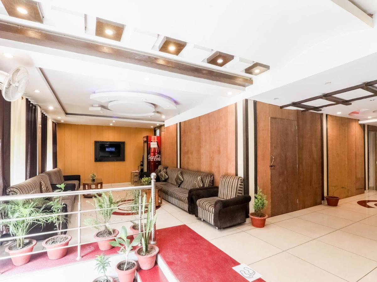 Oyo 79765 Hotel Samrat Lucknow Eksteriør bilde